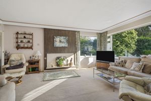 Lounge/Diner- click for photo gallery